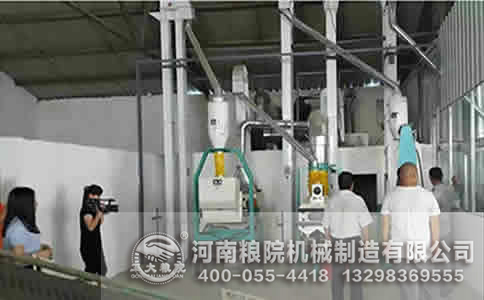 河南省焦作市客户全自动石磨面粉机安装成功